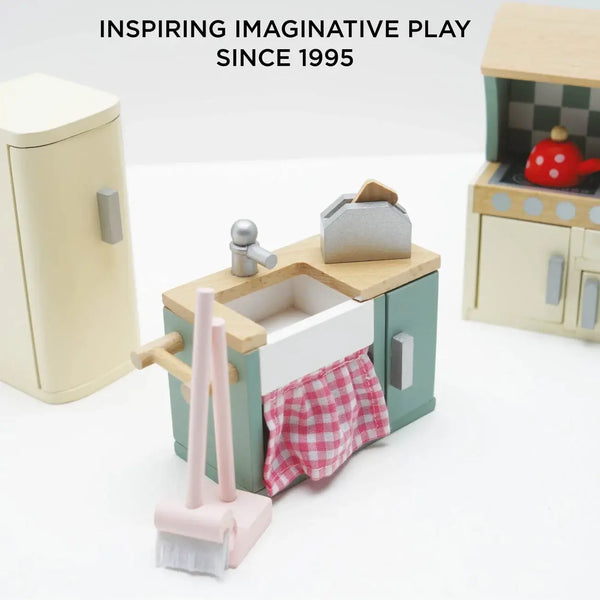 Le Van, Wooden Dolls House Kitchen Furniture