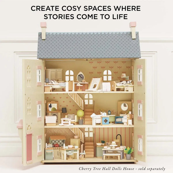 Le Van, Wooden Dolls House Living Room