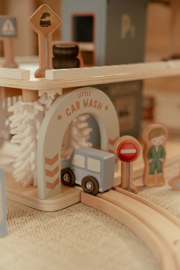 Little Dutch, Parking Garage