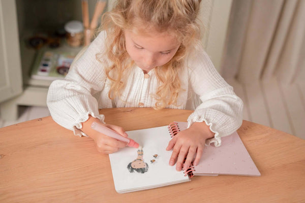 Little Dutch, Water Reveal Book - Rosa & Friends