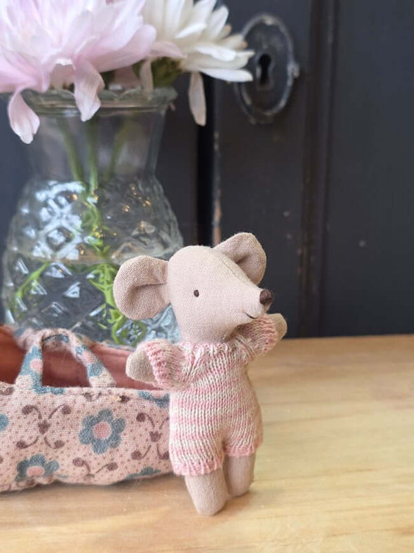 Maileg, Baby mouse in Carry Cot - Rose