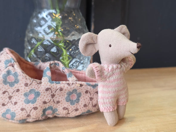 Maileg, Baby mouse in Carry Cot - Rose