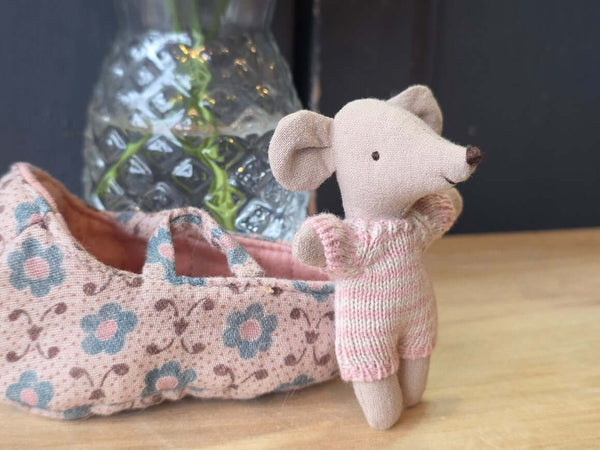 Maileg, Baby mouse in Carry Cot - Rose
