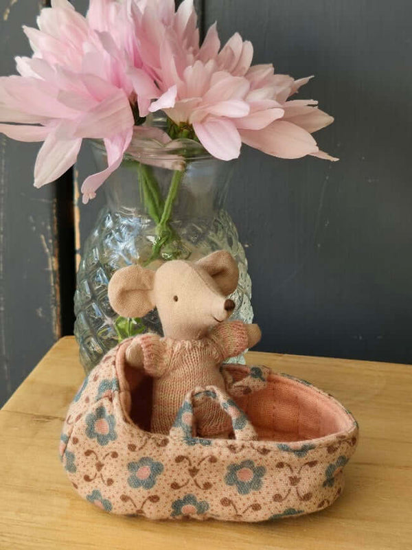 Maileg, Baby mouse in Carry Cot - Rose