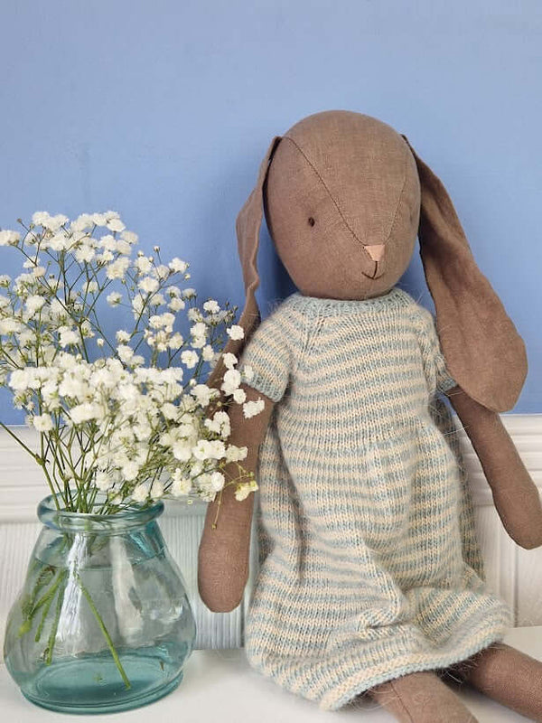 Maileg, Bunny Size 4, Brown in Blue Knitted Dress
