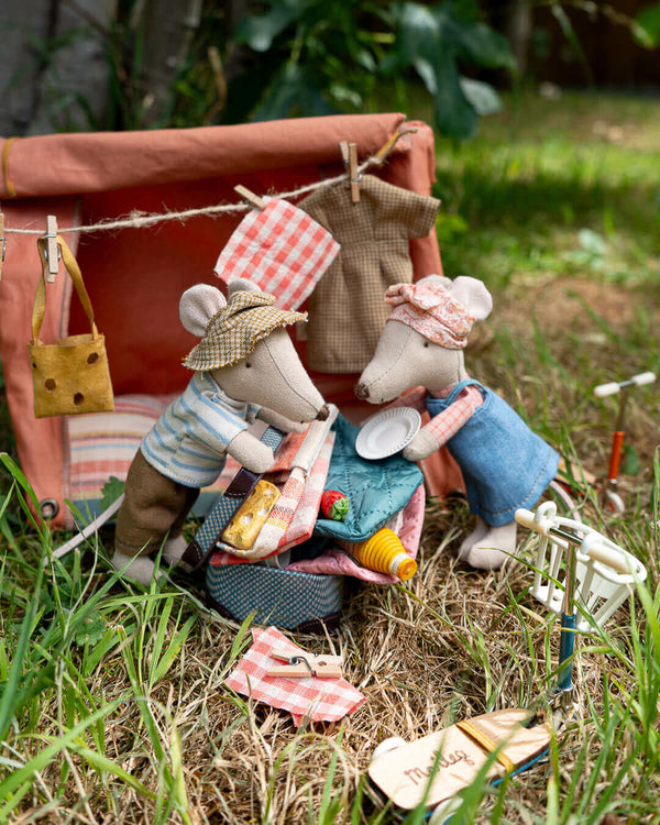 Maileg, Heidi Big Sister Hiking Mouse w Pink Sleeping Bag