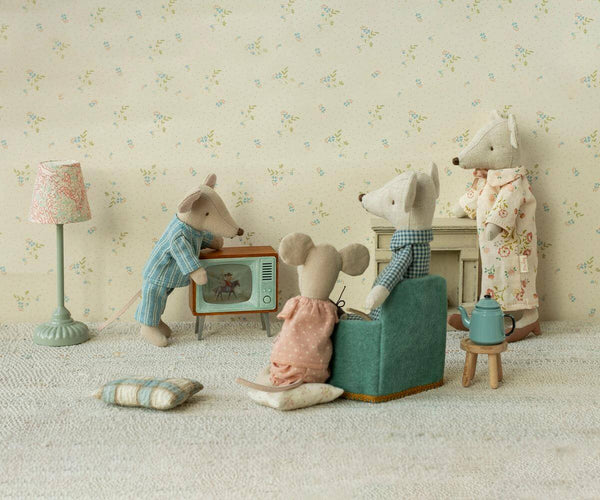 Maileg, Grandma and Grandpa Mice in Cigarbox