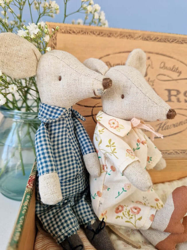 Maileg, Grandma & Grandpa Mouse in a Cigar Box