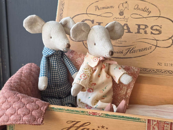 Maileg, Grandma and Grandpa Mice in Cigarbox