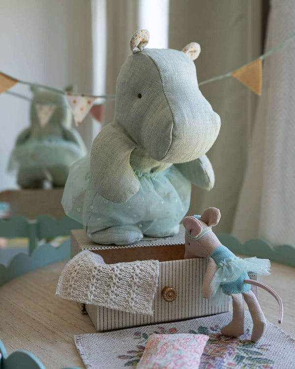 Maileg, Dance Mouse in Daybed, Little Sister