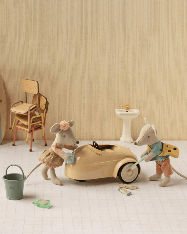 PRE-ORDER Maileg, Driver Mouse, Little Sister **DUE SEPT**