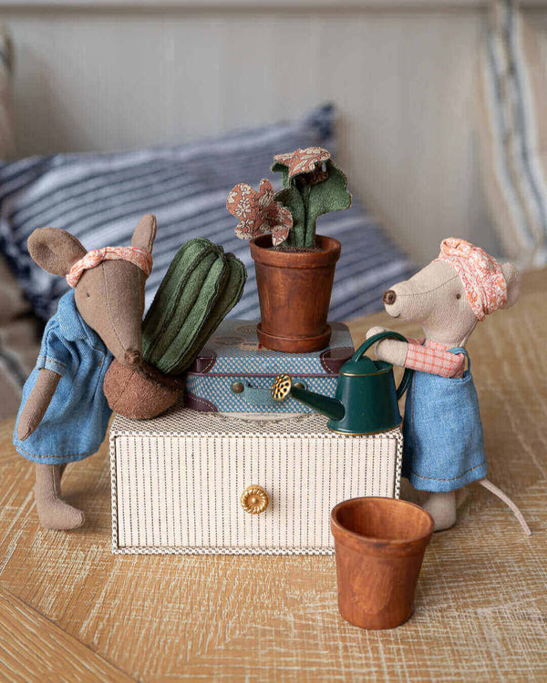 Maileg, Heidi Big Sister Hiking Mouse w Pink Sleeping Bag