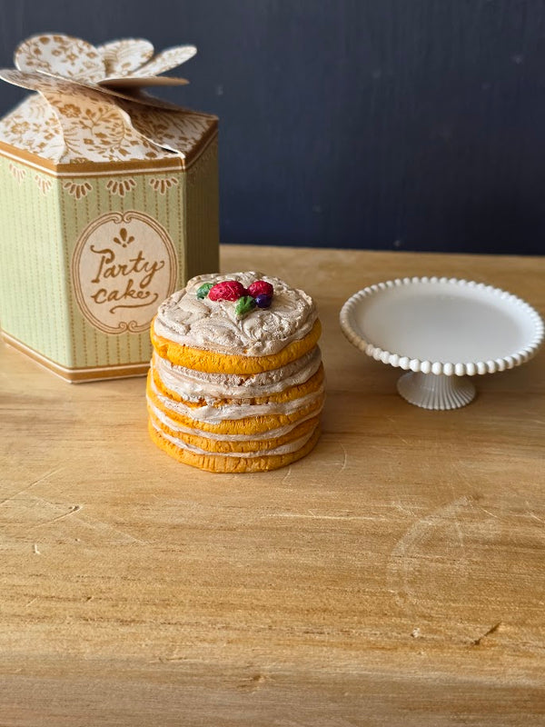 Maileg, Party Cake and Cake Stand, Mouse - Off white