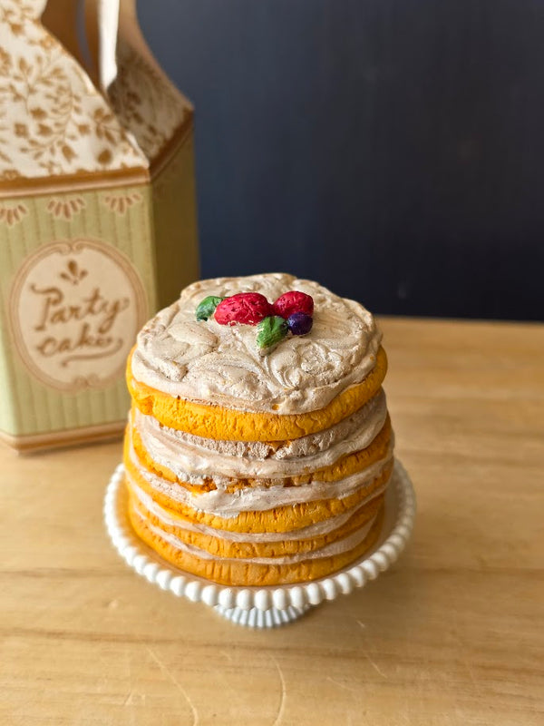 Maileg, Party Cake and Cake Stand, Mouse - Off white