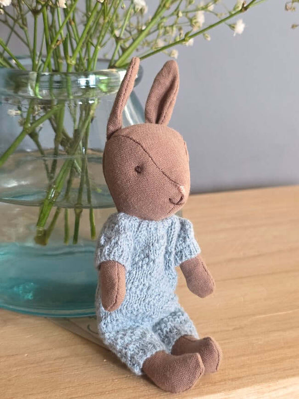 Maileg, Rabbit, Micro - Brown - Blue Knitted Suit