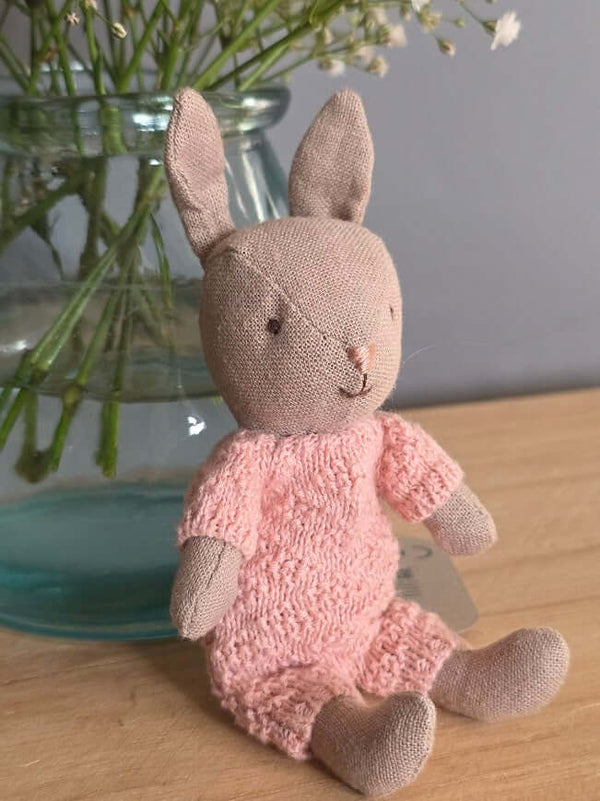 Maileg, Rabbit, Micro - Sand - Rose Knitted Suit