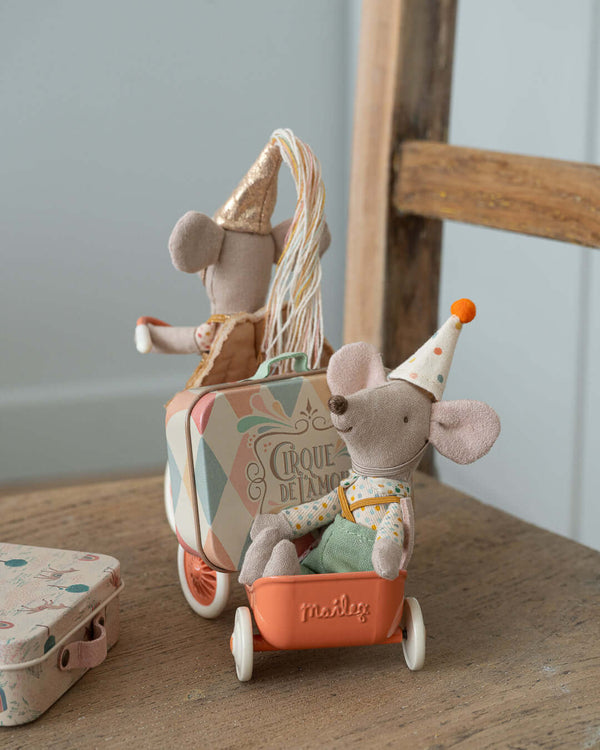 Maileg, Tricycle Hanger, Mouse - Coral