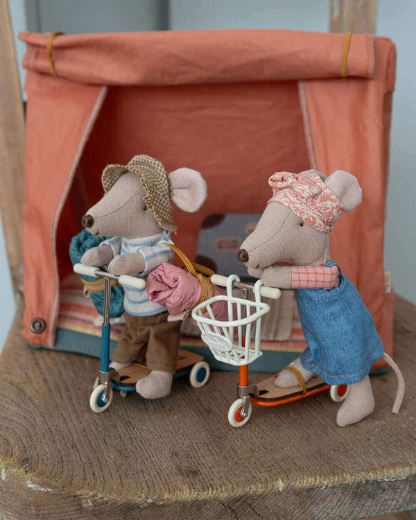 Maileg, Heidi Big Sister Hiking Mouse w Pink Sleeping Bag