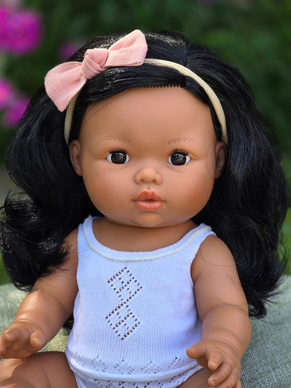 Mini Colettos, Aurora (Hispanic Girl, Black Wavy Hair and Black Eyes)