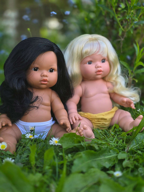 Mini Colettos, Aurora (Hispanic Girl, Black Wavy Hair and Black Eyes)