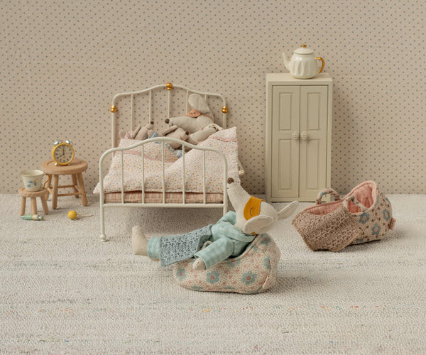 *PRE-ORDER* Maileg, Carry Cot, Baby Mouse - Rose (DUE END NOV)
