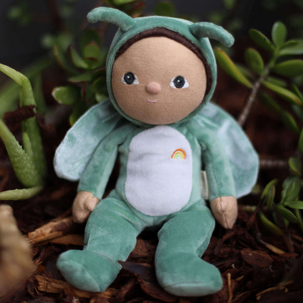 Olli Ella Dinky Dinkum Doll Gideon Grasshopper in green suit and shimmery wings, ready for play and adventure.