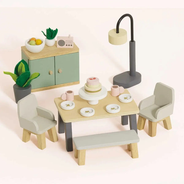 Le Van, Wooden Dolls House Dining Room