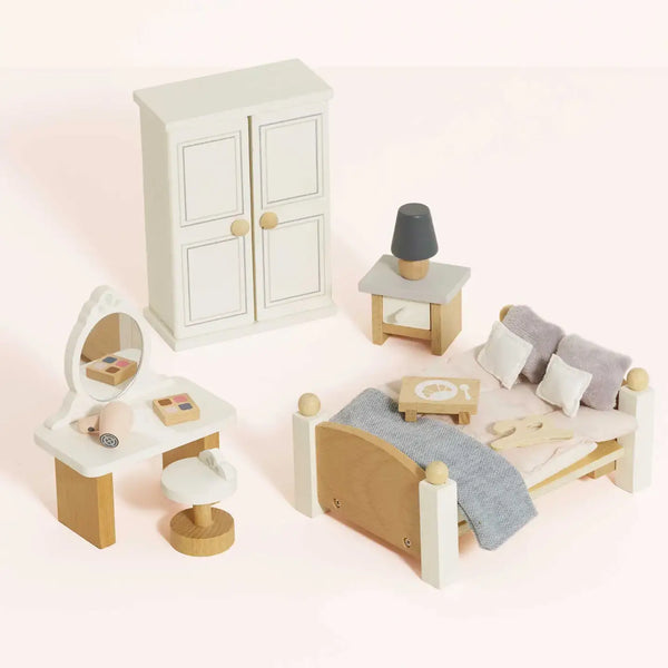 Le Van, Wooden Dolls House Bedroom