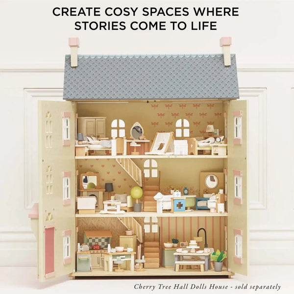Le Van, Wooden Dolls House Dining Room