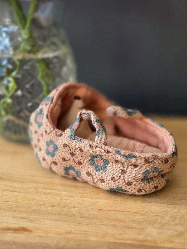 Maileg, Baby mouse in Carry Cot - Rose
