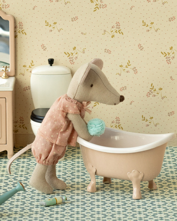 PRE-ORDER Maileg, Bathtub, Mouse - Rose **Due April**