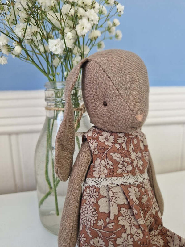 Maileg, Bunny Size 2, Brown - in Floral Dress