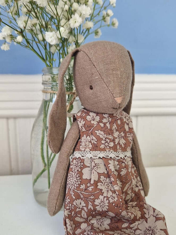 Maileg, Bunny Size 2, Brown - in Floral Dress