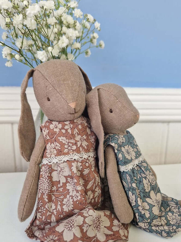 Maileg, Bunny Size 2, Brown - in Floral Dress