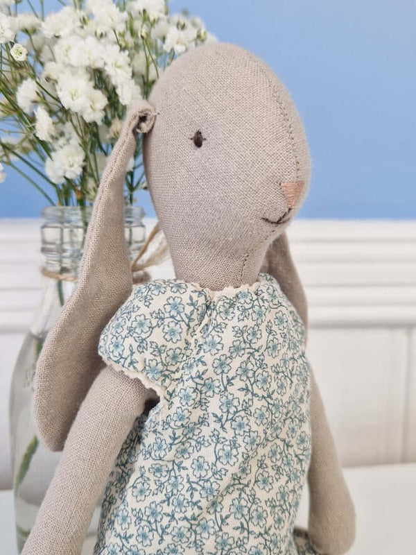 Maileg, Bunny Size 2 in Blue Floral Nightgown