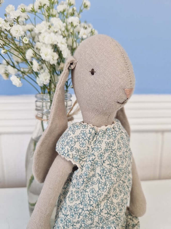 Maileg, Bunny Size 2 in Blue Floral Nightgown
