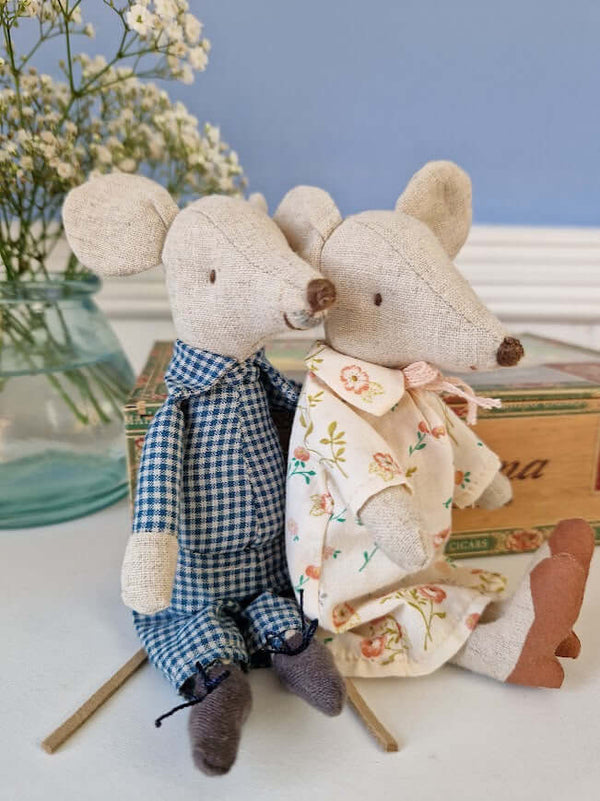 Maileg, Grandma & Grandpa Mouse in a Cigar Box