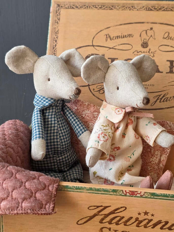 Maileg, Grandma and Grandpa Mice in Cigarbox