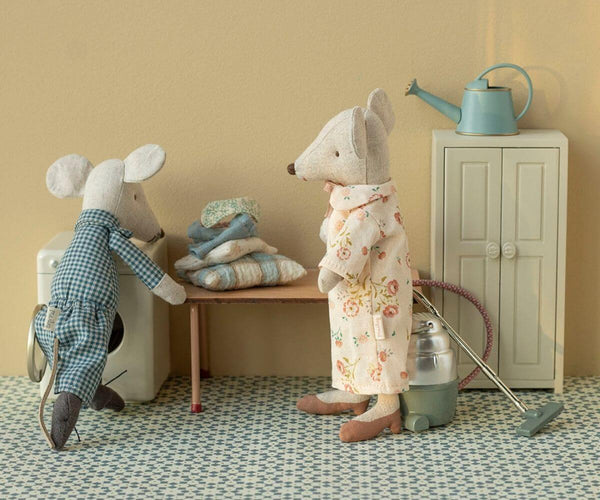 Maileg, Grandma and Grandpa Mice in Cigarbox