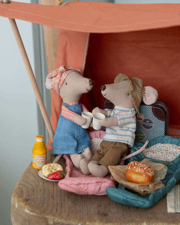 Maileg, Heidi Big Sister Hiking Mouse w Pink Sleeping Bag