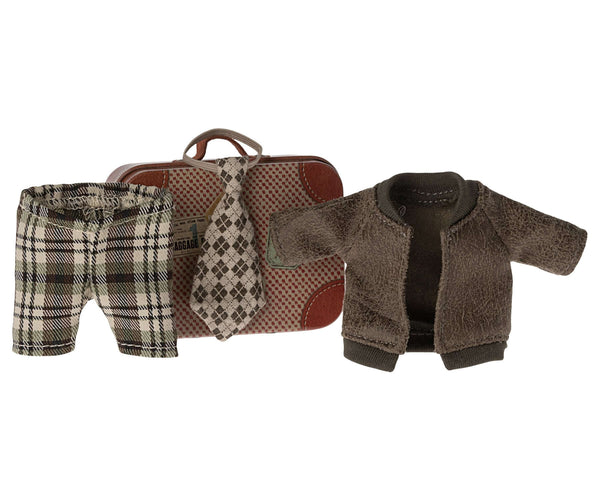 *Pre-Order* Maileg, Jacket, Pants and Tie in Suitcase, Grandpa Mouse  (Due April)