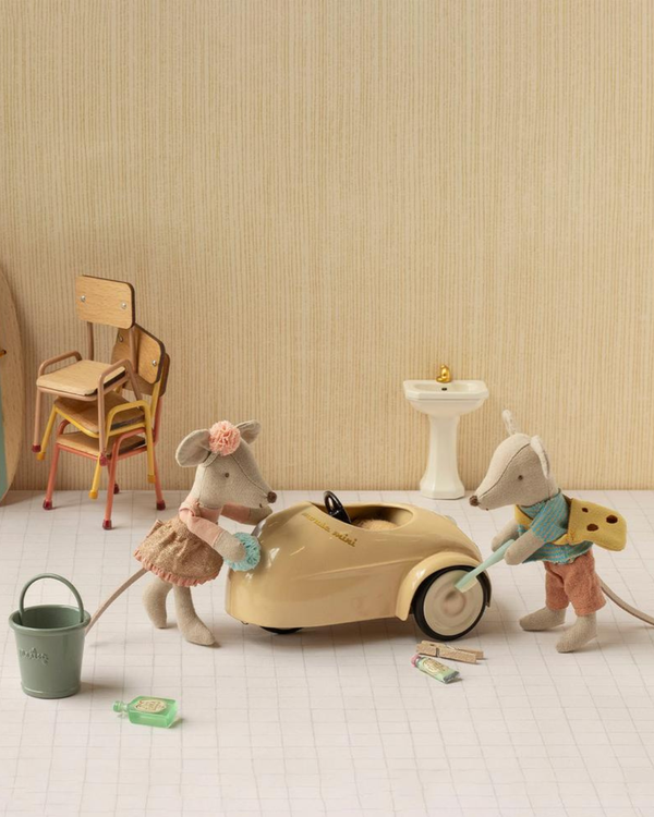 PRE-ORDER Maileg, Driver Mouse, Little Sister **DUE SEPT**