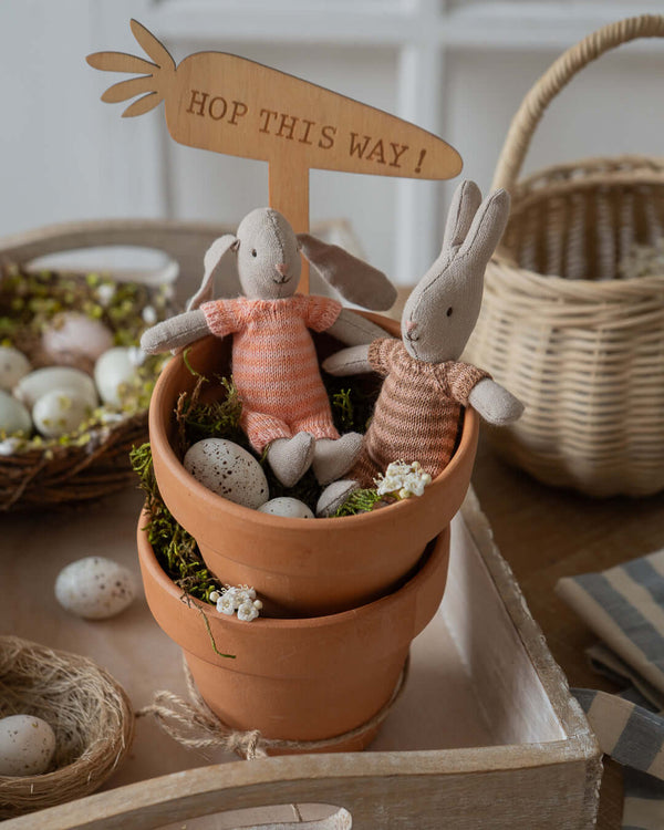 Maileg, Micro Bunny in Knitted Outfit (Orange)