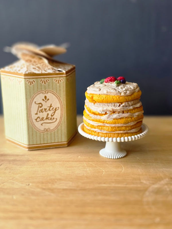 Maileg, Party Cake and Cake Stand, Mouse - Off white
