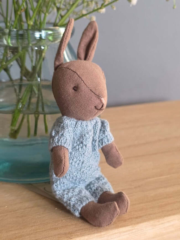 Maileg, Rabbit, Micro - Brown - Blue Knitted Suit