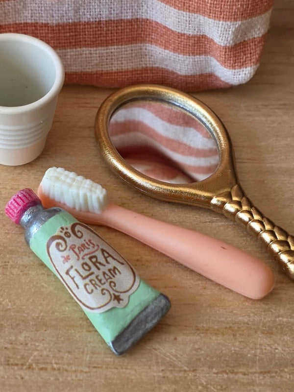 Maileg, Toothbrush Set in Bag, Mouse - Coral Stripe
