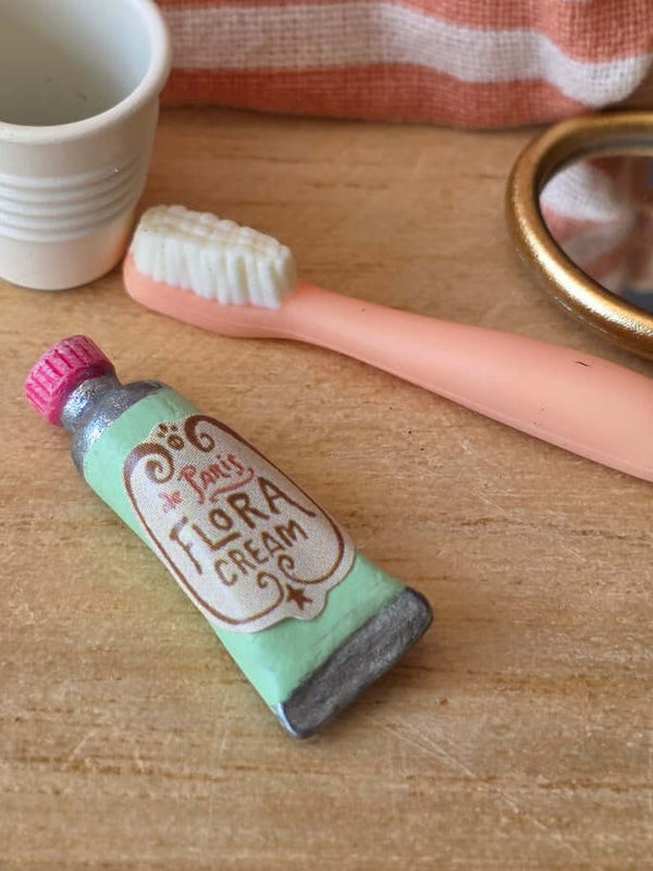 Maileg, Toothbrush Set in Bag, Mouse - Coral Stripe