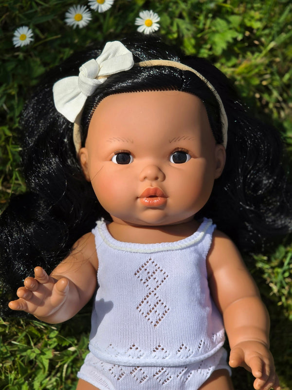 Mini Colettos, Aurora (Hispanic Girl, Black Wavy Hair and Black Eyes)