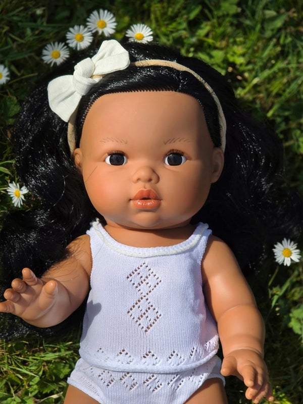 Mini Colettos, Aurora (Hispanic Girl, Black Wavy Hair and Black Eyes)