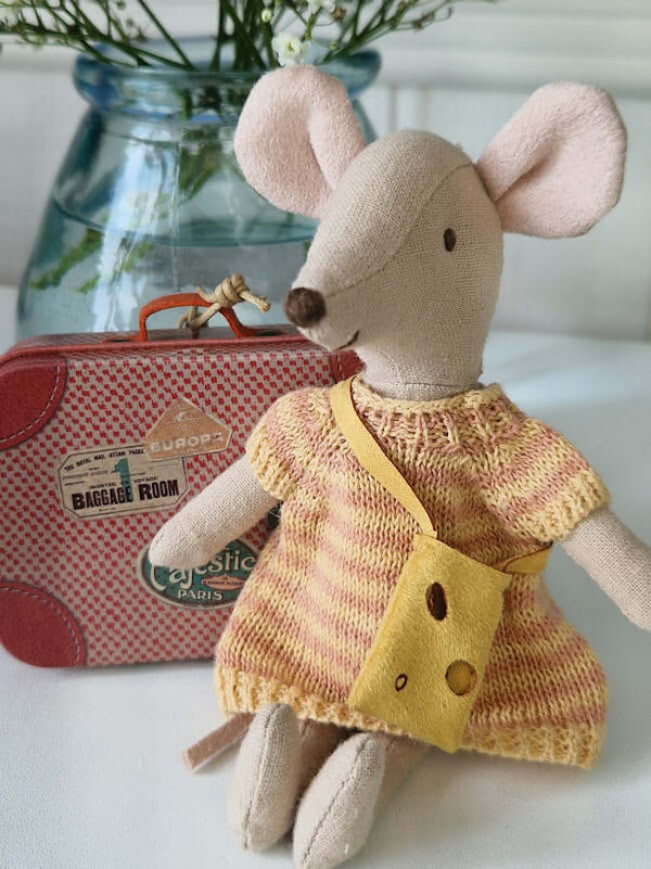 Maileg, Knitted Dress and Bag in Suitcase, Big Sister Mouse